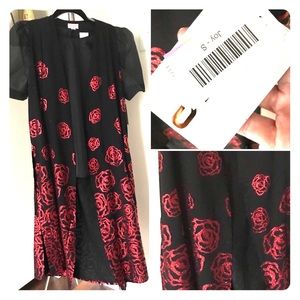 Perfect Elegant “Roses Are Red” LulaRoe Joy 🦄